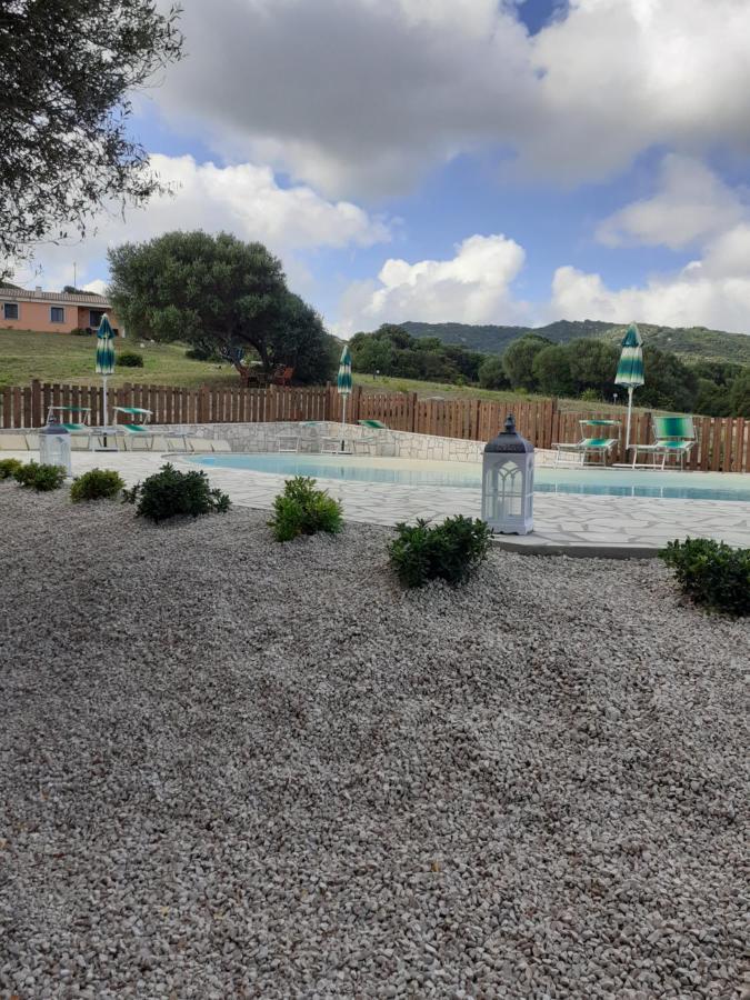 Agriturismo Gli Olivastri -Appartamento Bel Vedere Con Piscina ,Solarium E Vista Mare,Climatizzatore ,Wifi Aglientu Zewnętrze zdjęcie
